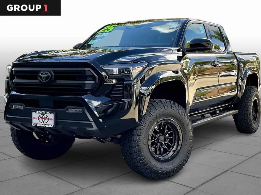 2025 Toyota Tacoma SR5 4x4 Double Cab photo 1