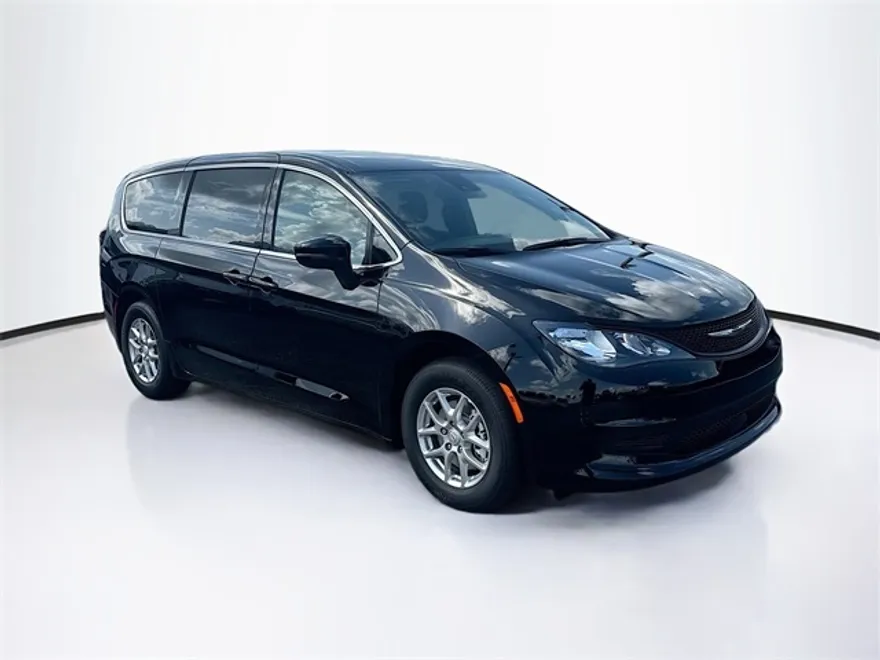 2025 Chrysler Voyager LX photo 1