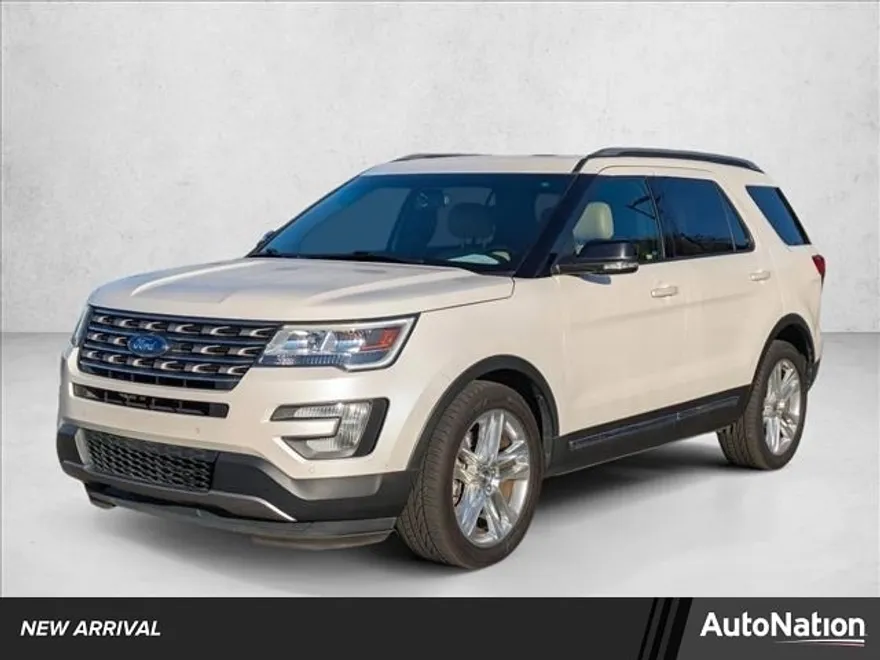 2017 Ford Explorer XLT photo 1