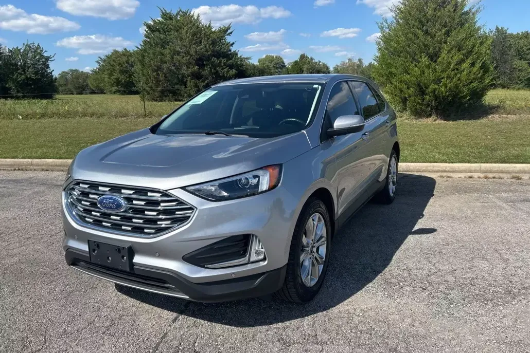 2024 Ford Edge Titanium photo 1