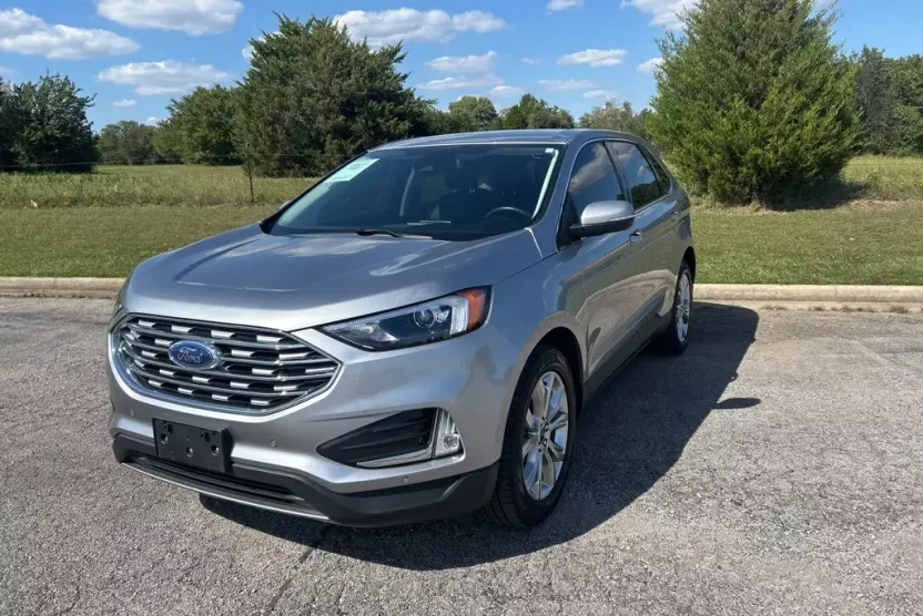 2024 Ford Edge Titanium photo 1