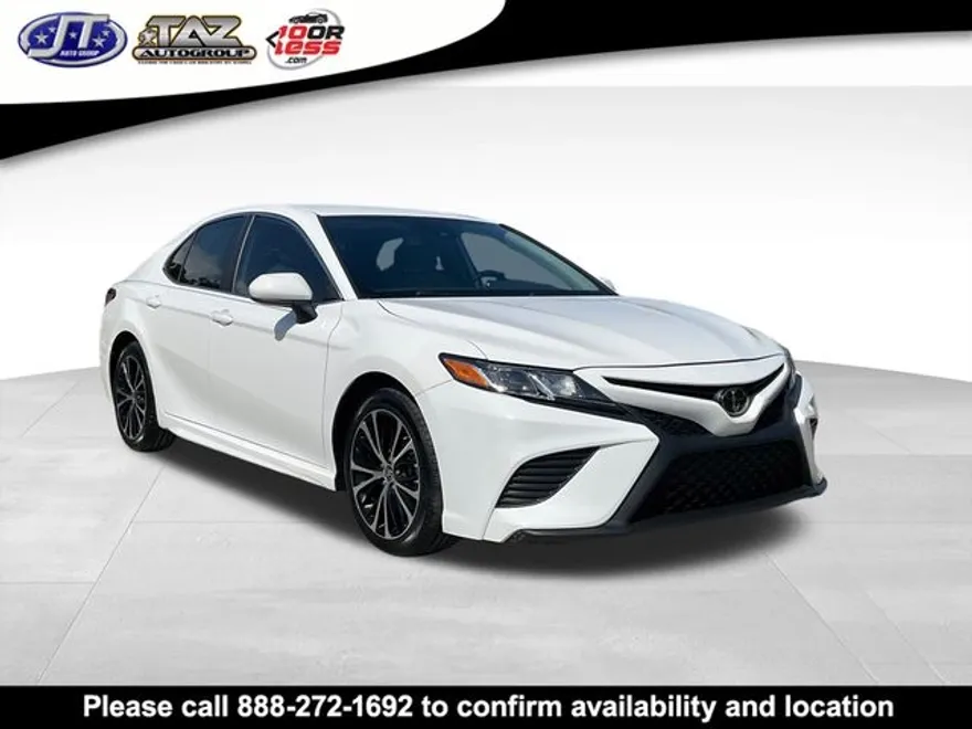 2020 Toyota Camry SE photo 1