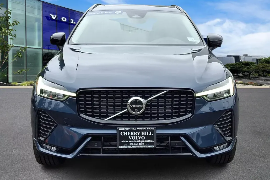 2025 Volvo XC60 B5 Plus photo 1