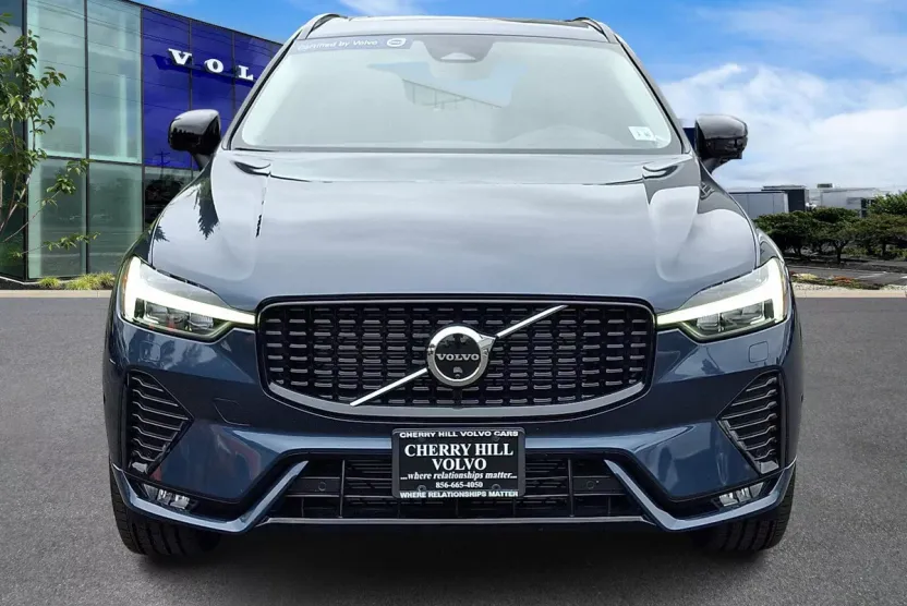 2025 Volvo XC60 B5 Plus photo 1