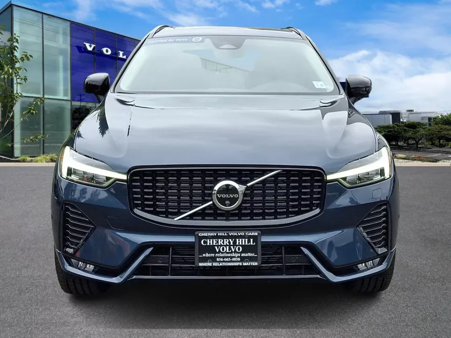 2025 Volvo XC60 B5 Plus photo 1