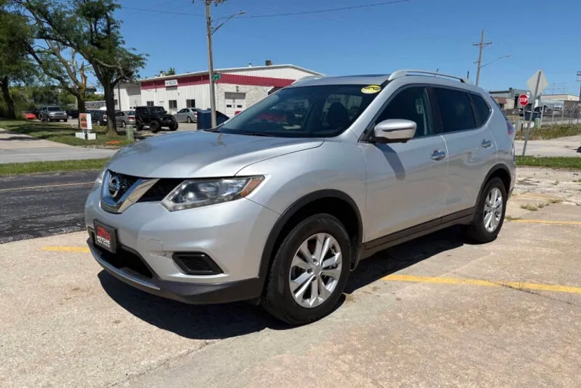 2016 Nissan Rogue SV photo 1
