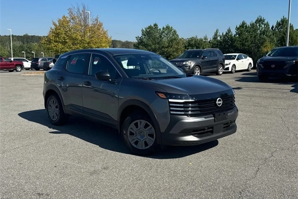 2025 Nissan Kicks S photo 1