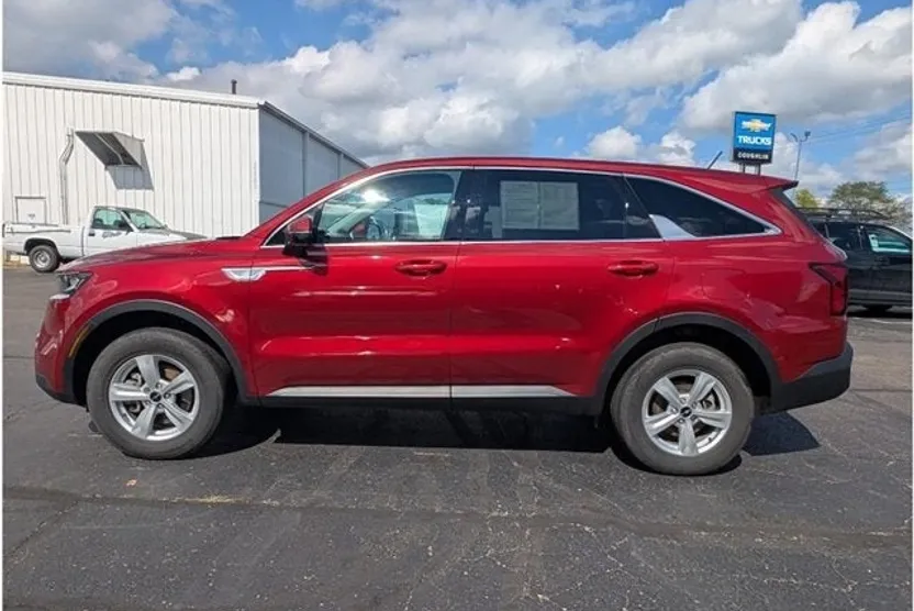 2023 Kia Sorento LX photo 1