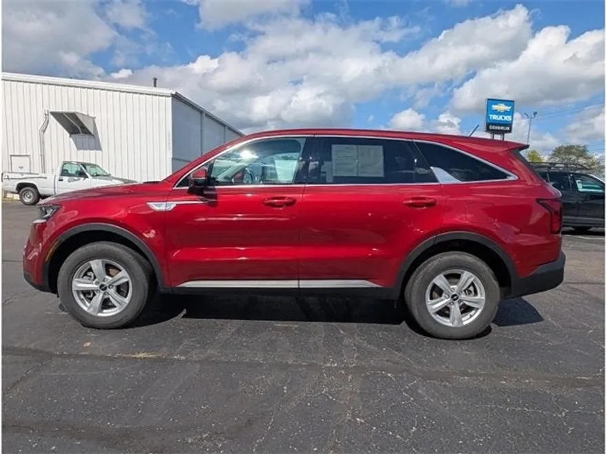 2023 Kia Sorento LX photo 1