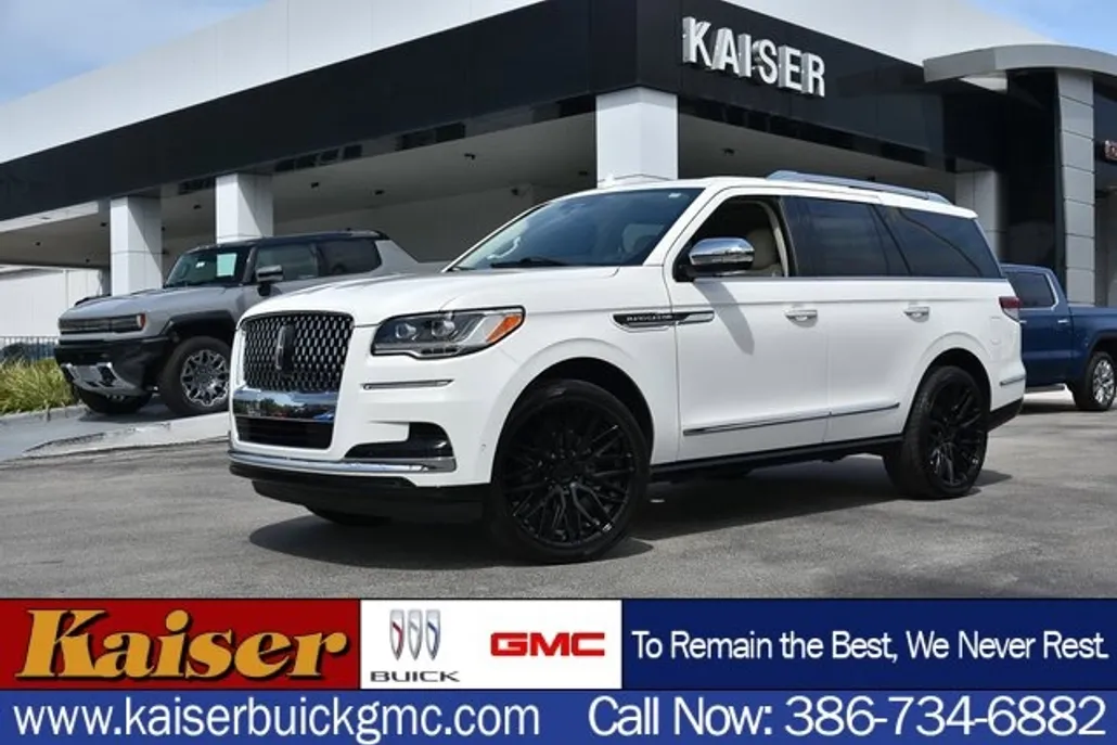 2022 Lincoln Navigator Black Label photo 1