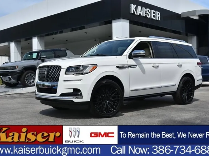 2022 Lincoln Navigator Black Label photo 1