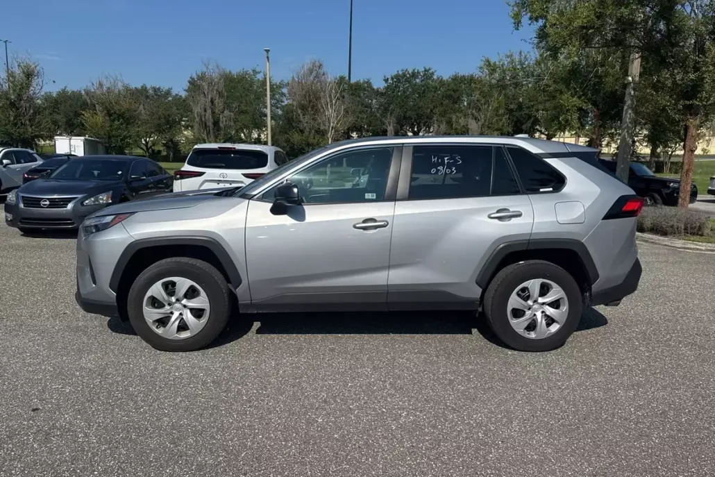 2024 Toyota RAV4 LE photo 1