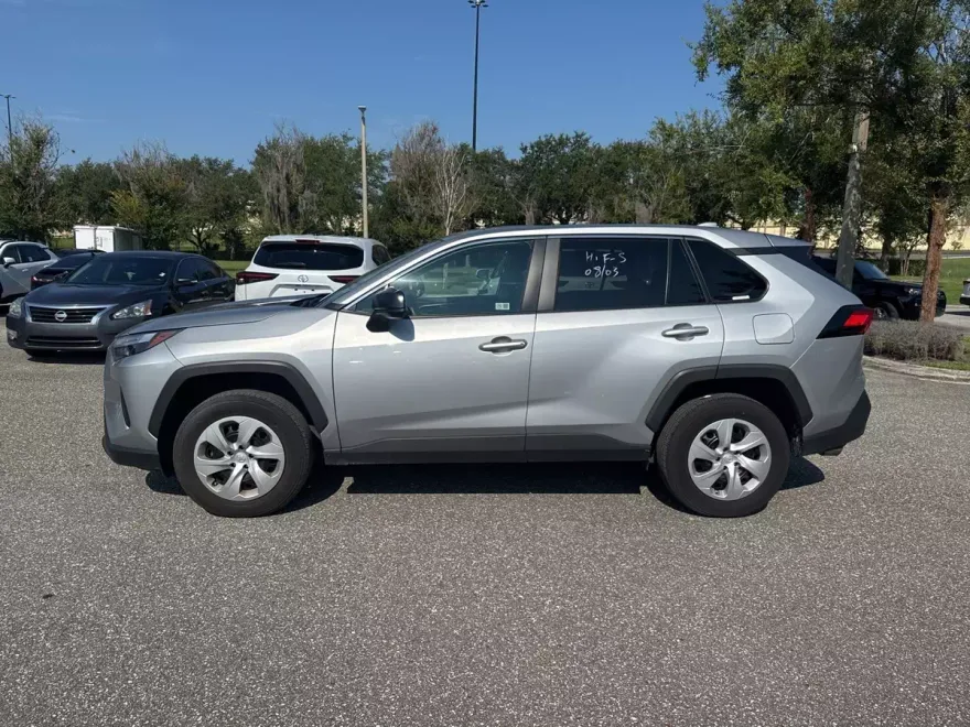 2024 Toyota RAV4 LE photo 1