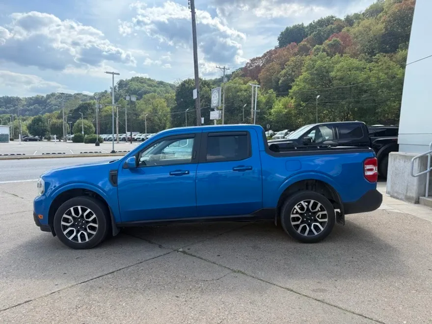2022 Ford Maverick Lariat photo 1