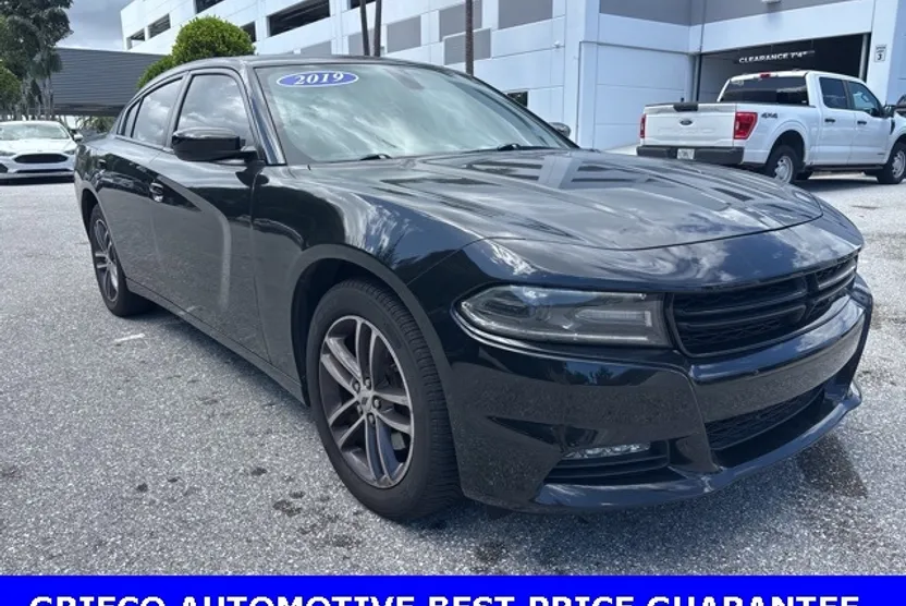 2019 Dodge Charger SXT photo 1
