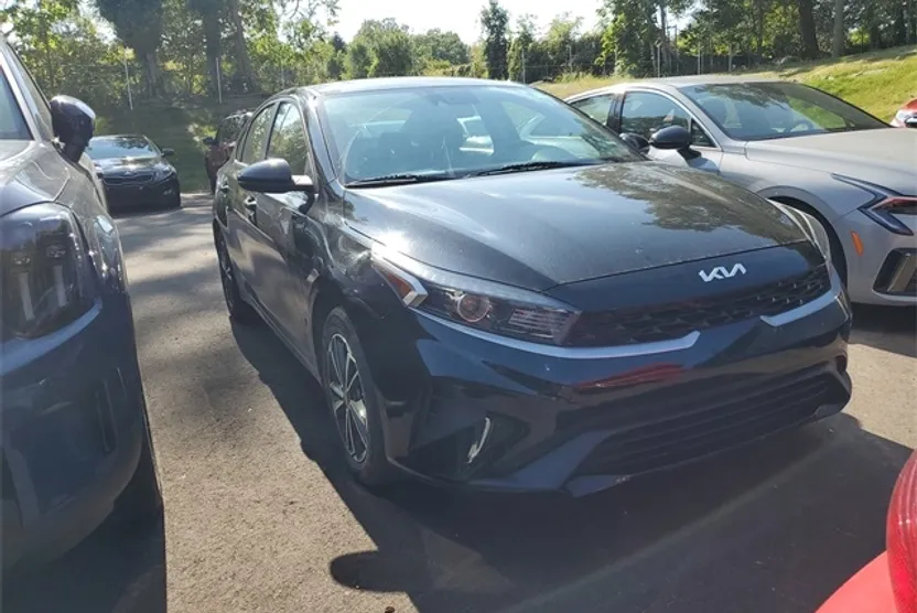 2023 Kia Forte LXS photo 1
