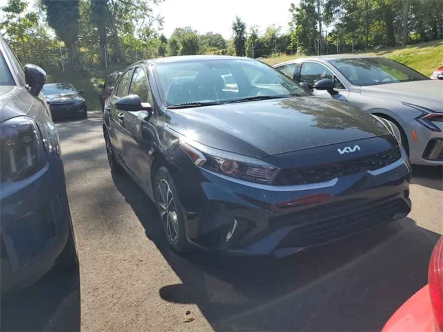2023 Kia Forte LXS photo 1