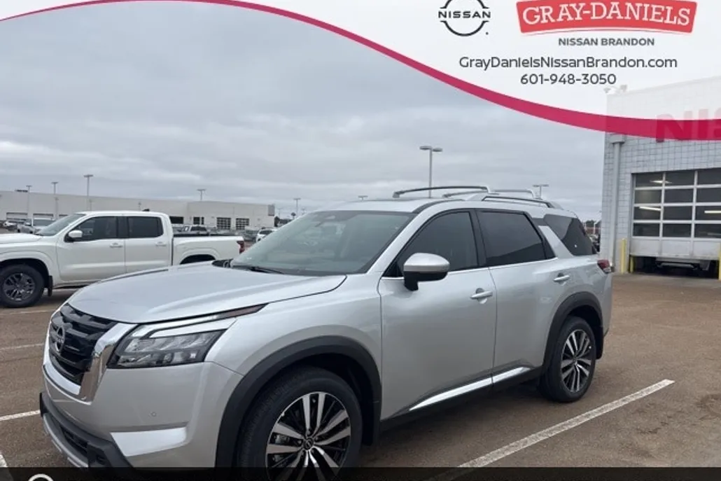 2025 Nissan Pathfinder Platinum photo 1
