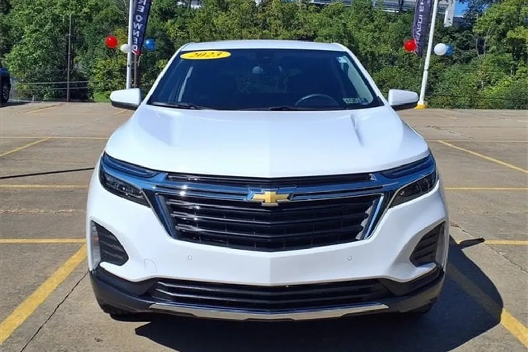 2023 Chevrolet Equinox LT photo 1