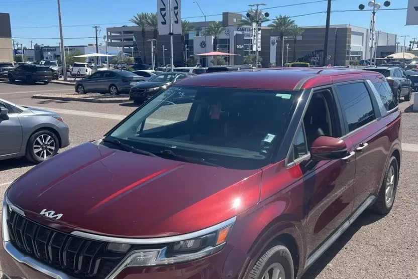 2022 Kia Carnival LXS photo 1