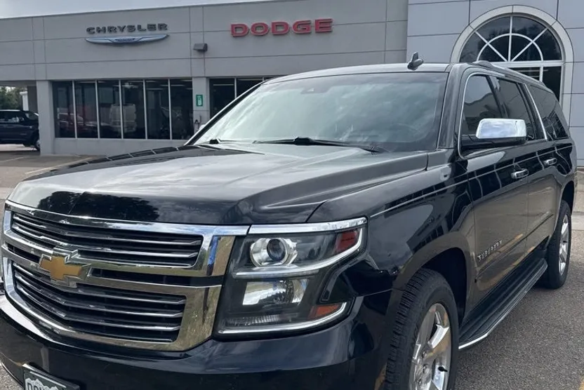 2017 Chevrolet Suburban Premier photo 1