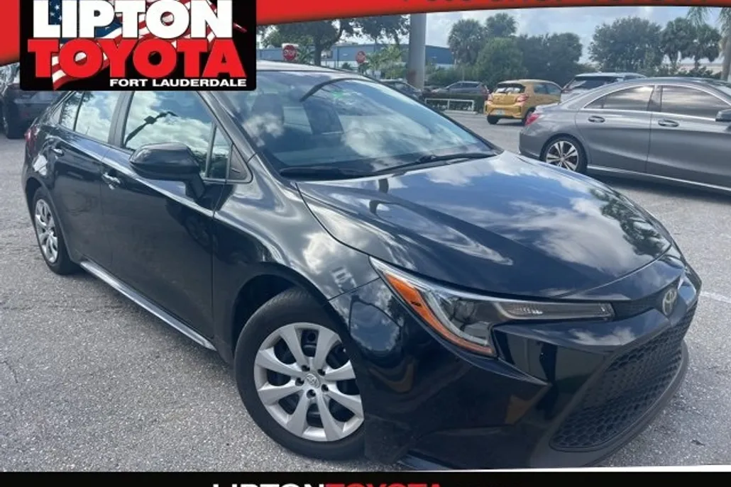 2022 Toyota Corolla LE photo 1