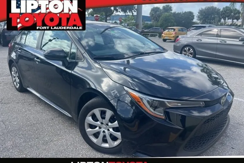 2022 Toyota Corolla LE photo 1