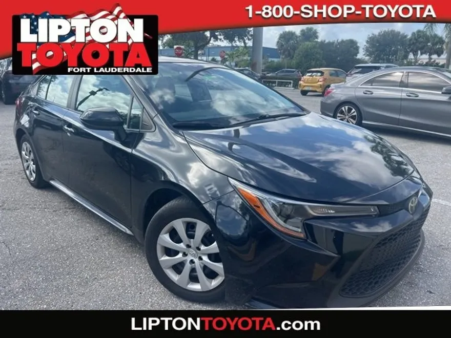 2022 Toyota Corolla LE photo 1