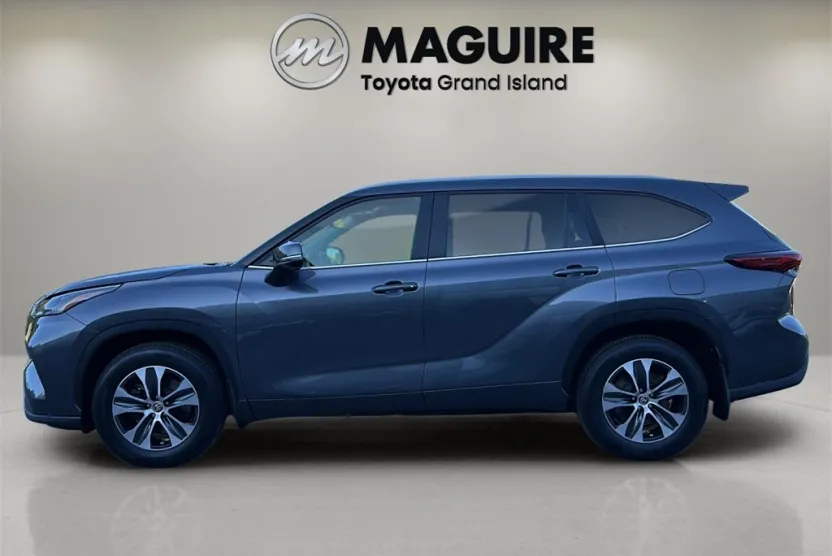 2023 Toyota Highlander XLE photo 1