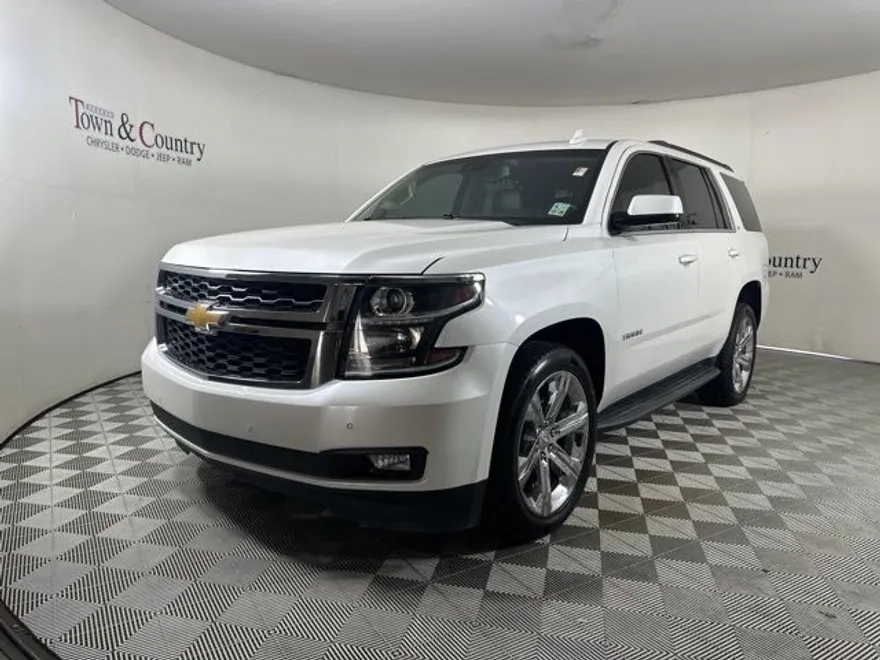 2017 Chevrolet Tahoe LT photo 1