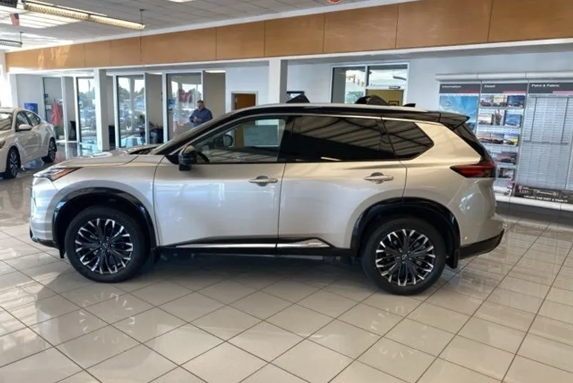 2026 Nissan Rogue Platinum photo 1