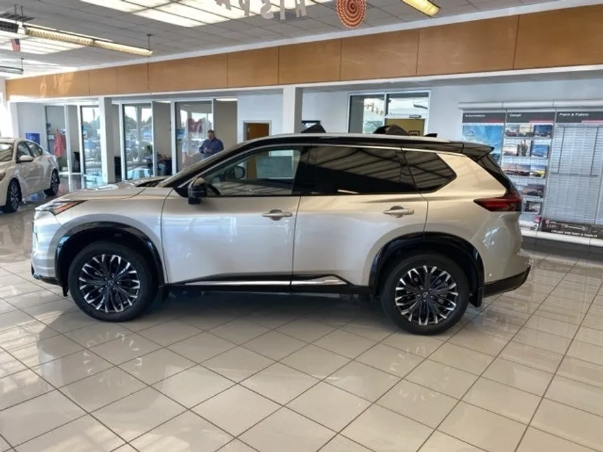 2026 Nissan Rogue Platinum photo 1