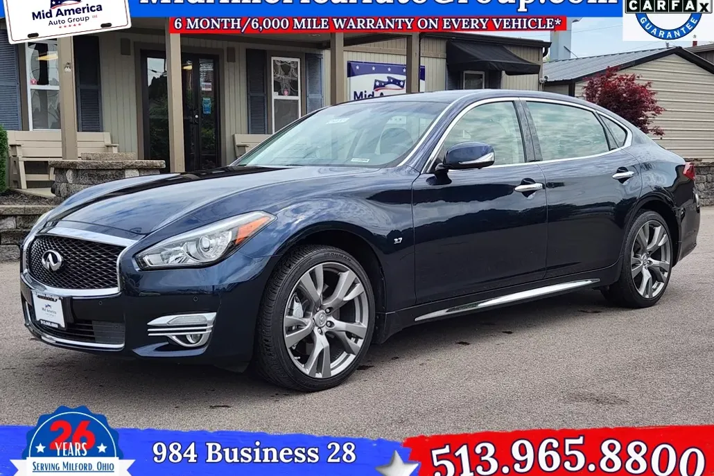 2016 Infiniti Q70L photo 1