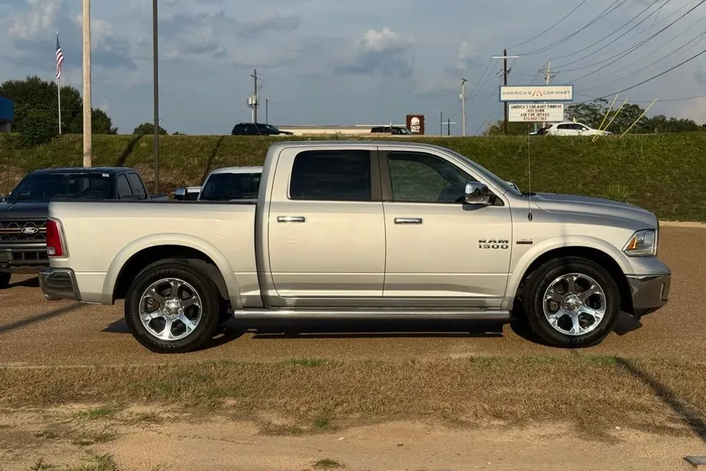 2017 Ram 1500 Laramie photo 1