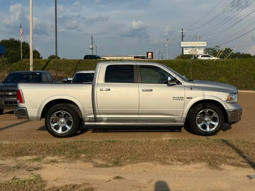 2017 Ram 1500 Laramie photo 1