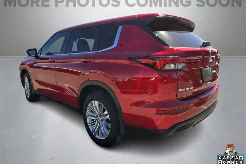 2024 Mitsubishi Outlander ES photo 1
