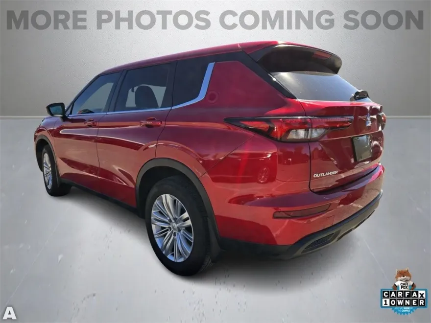 2024 Mitsubishi Outlander ES photo 1