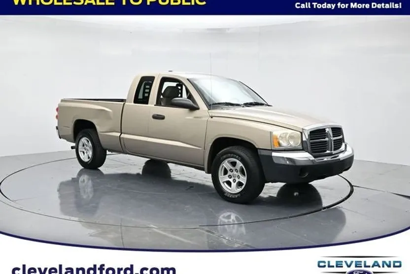 2005 Dodge Dakota SLT photo 1