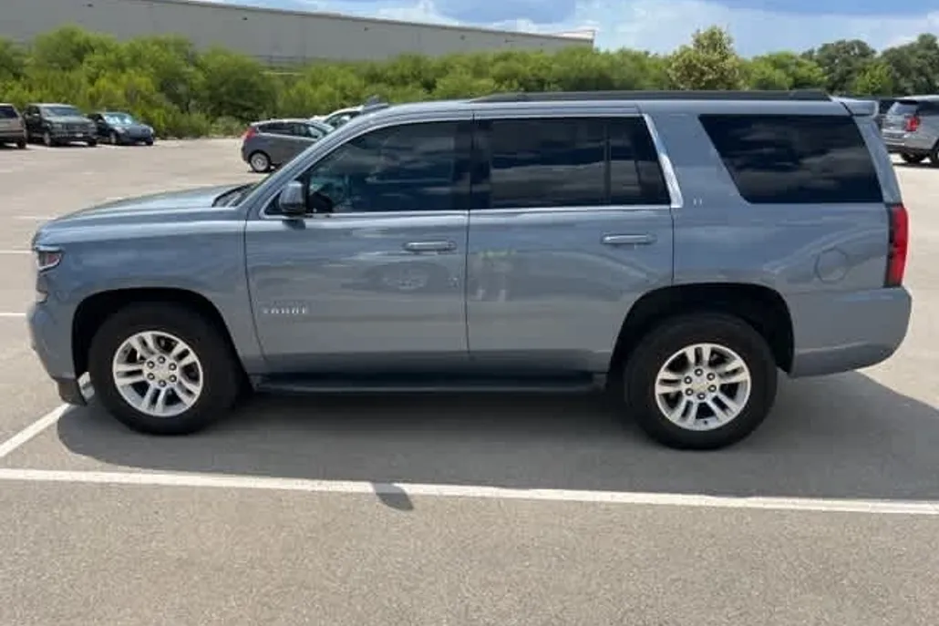2016 Chevrolet Tahoe LT photo 1