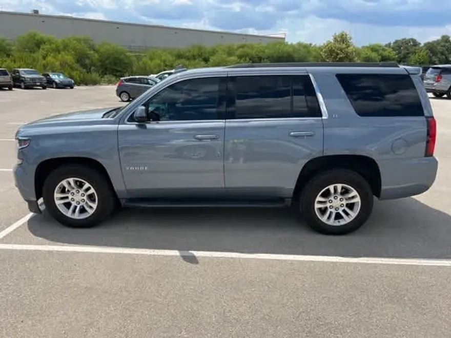 2016 Chevrolet Tahoe LT photo 1