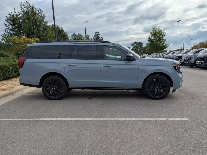 2025 Ford Expedition MAX Platinum photo 1