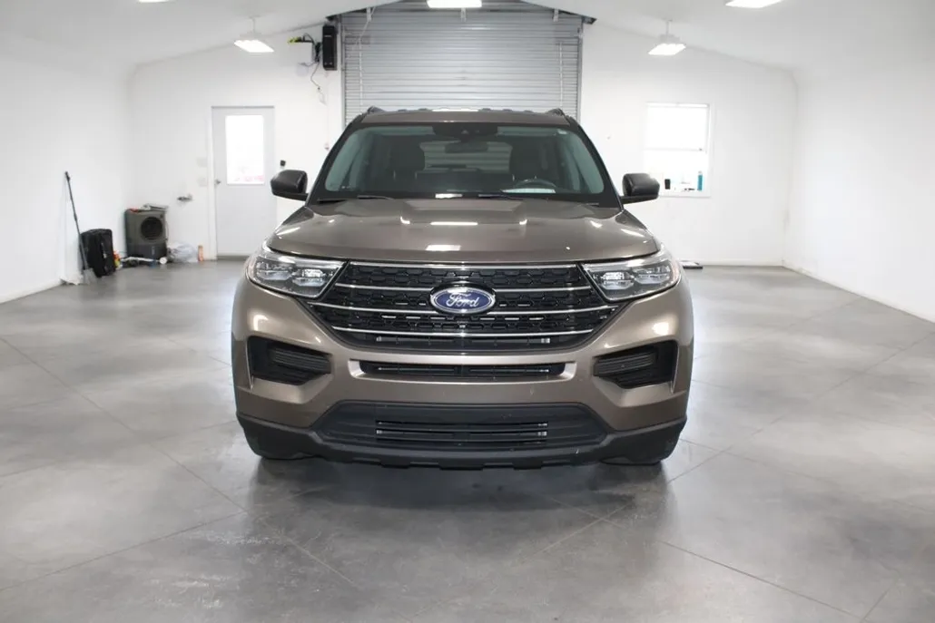 2021 Ford Explorer XLT photo 1