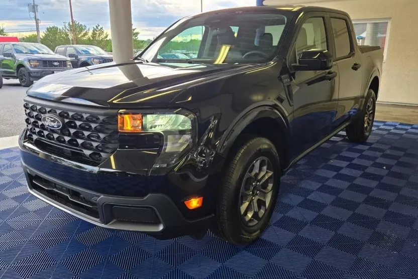 2025 Ford Maverick XLT photo 1