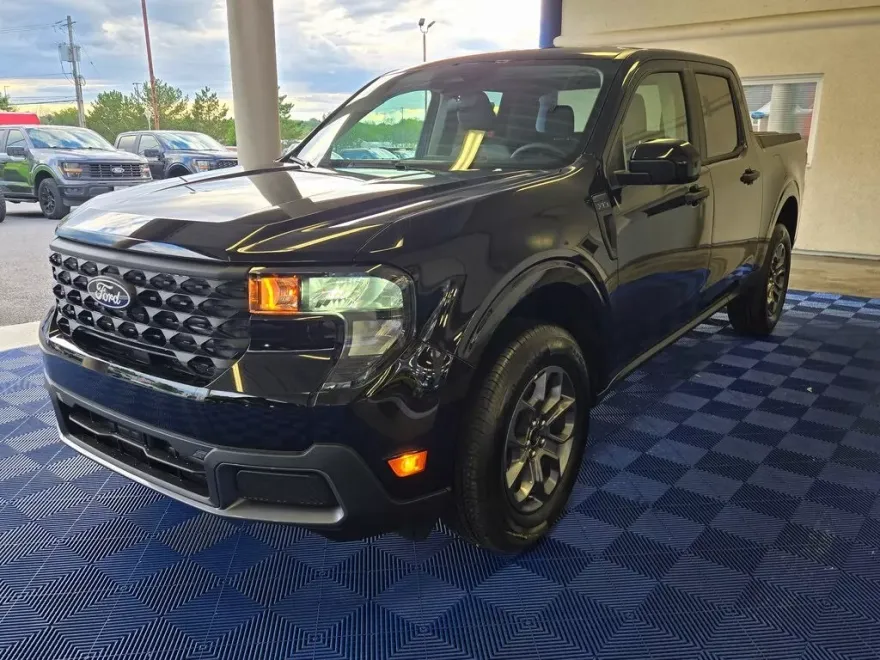 2025 Ford Maverick XLT photo 1