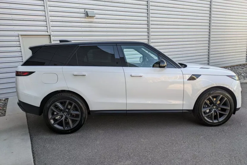 2025 Land Rover Range Rover Sport SE photo 1