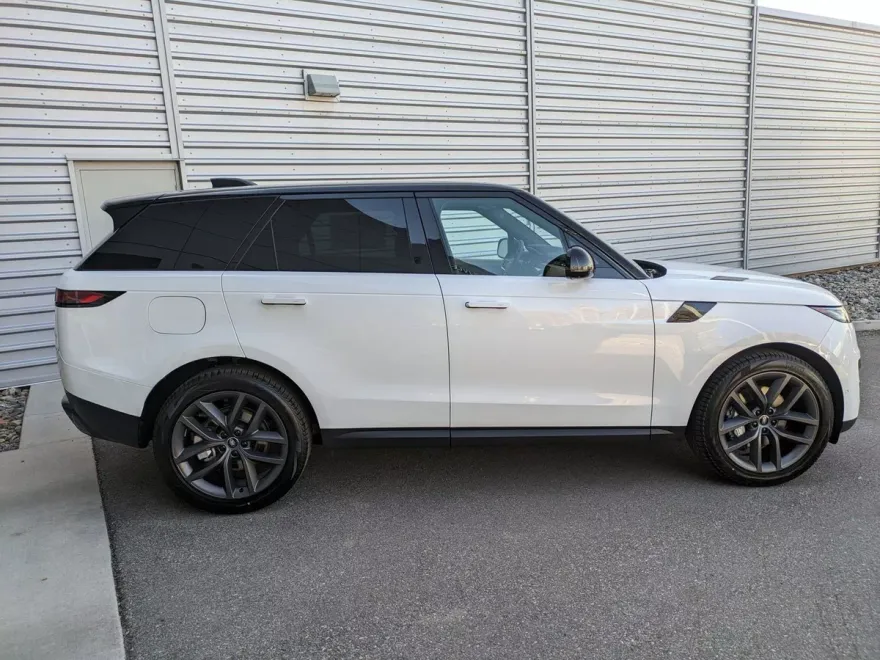 2025 Land Rover Range Rover Sport SE photo 1