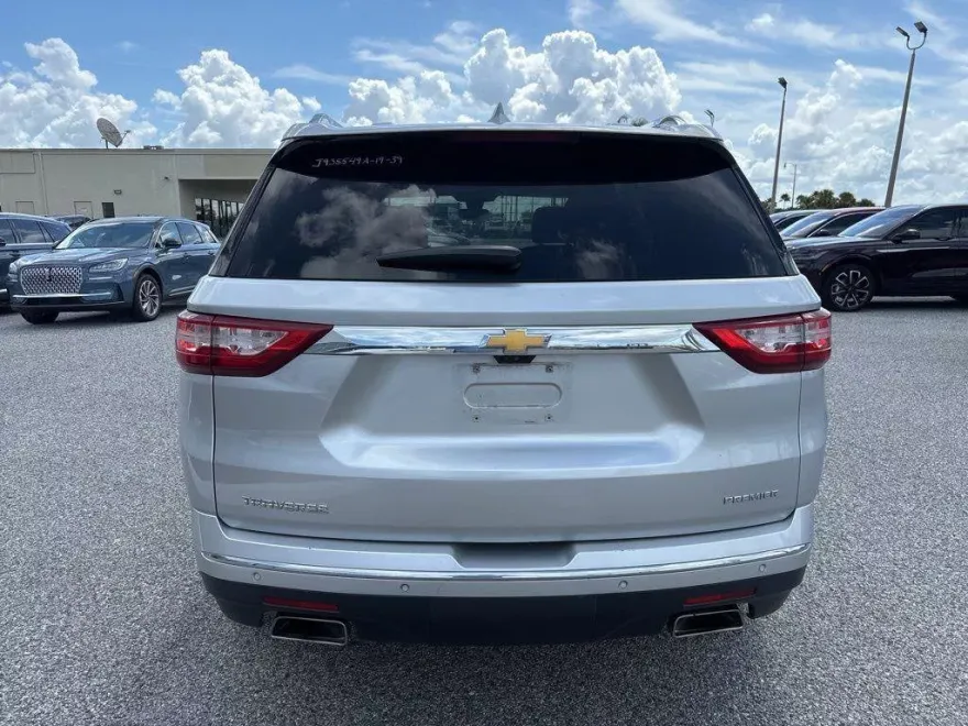 2019 Chevrolet Traverse Premier photo 1