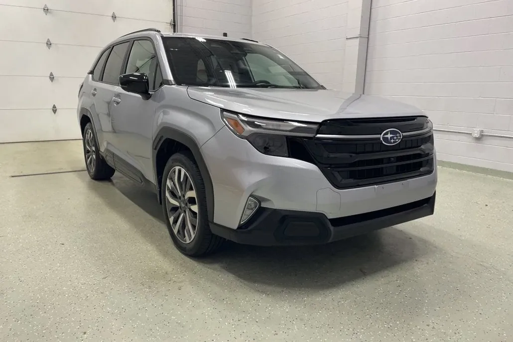 2025 Subaru Forester Touring photo 1