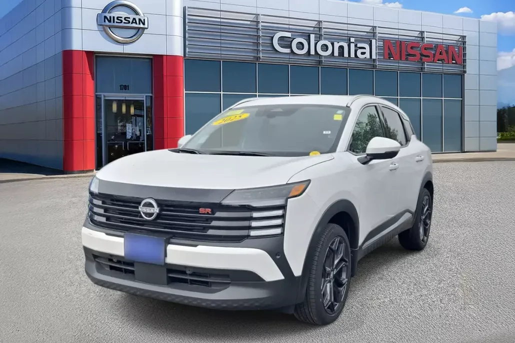 2025 Nissan Kicks SR photo 1