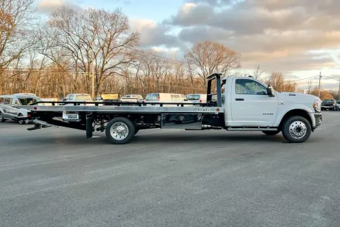 2023 Ram 5500 SLT photo 2